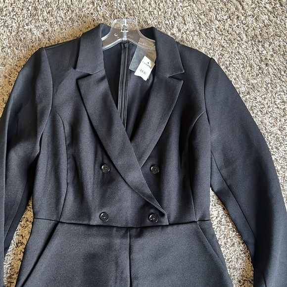 Express Black Long Sleeve Double Breasted Blazer Shorts
Romper Small NWT - Picture 8 of 11